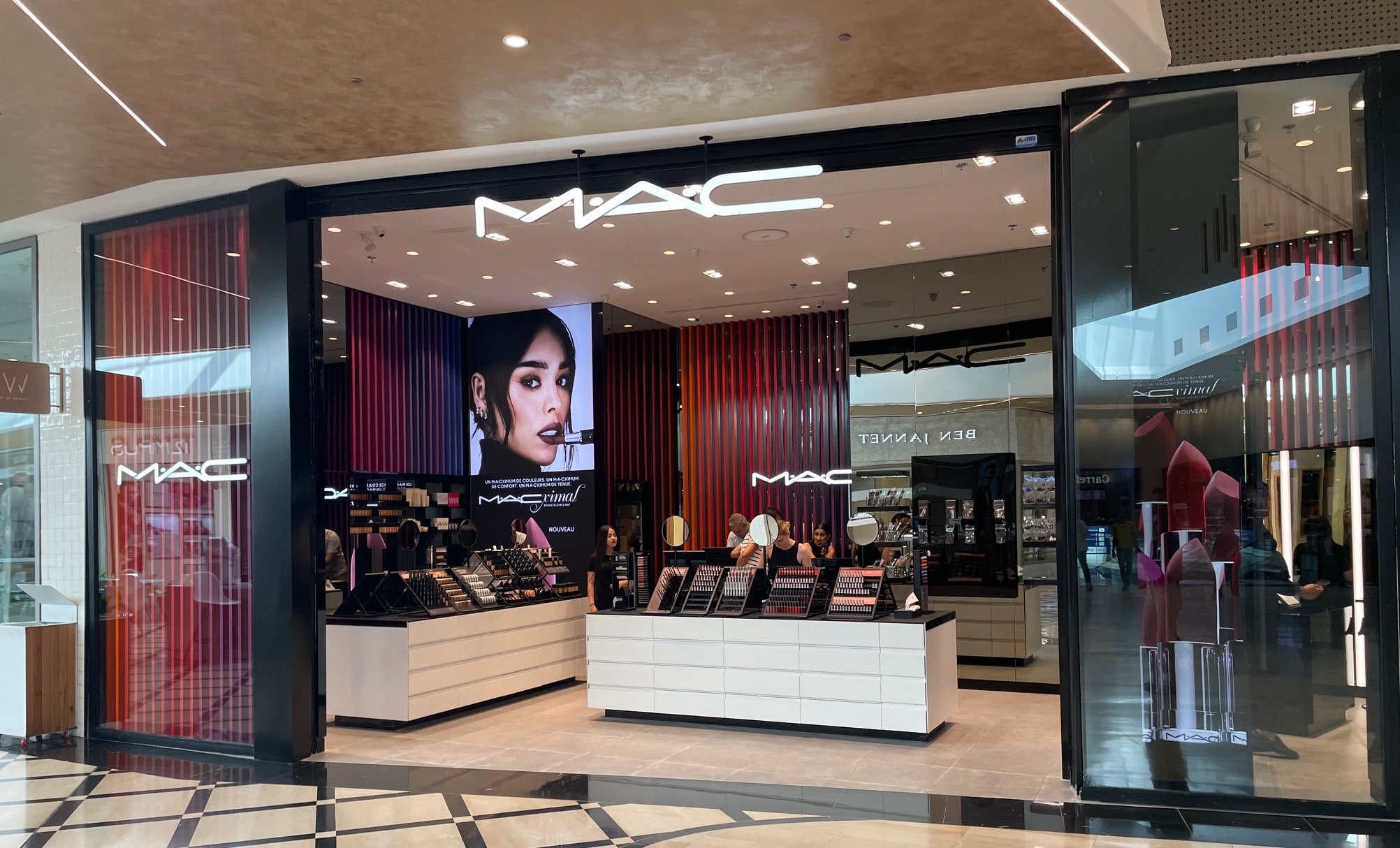 Retour officiel de la marque MAC